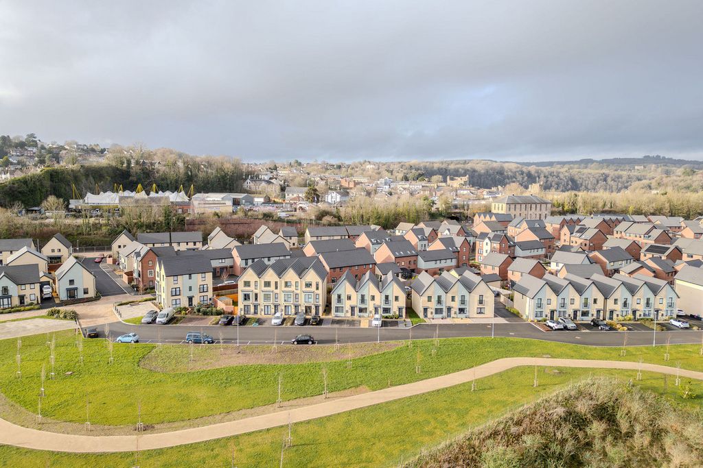 Property photo 2 of 30