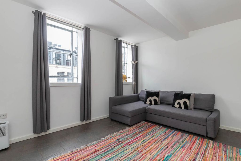 Property photo 1 of 10 Living Room