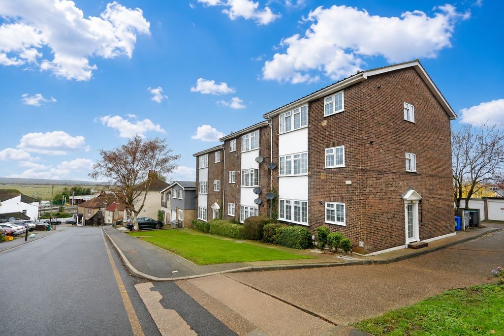 Property photo 1 of 12 3870360
