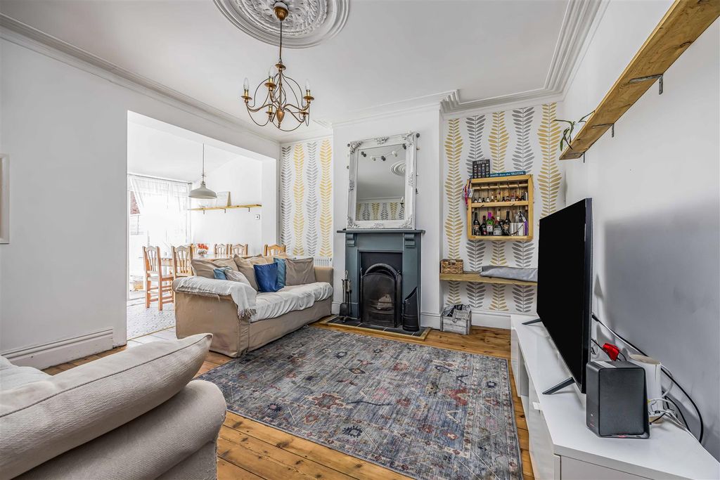 Property photo 2 of 22 211 Milton Road, Southsea-Small-Porticomarketing-S