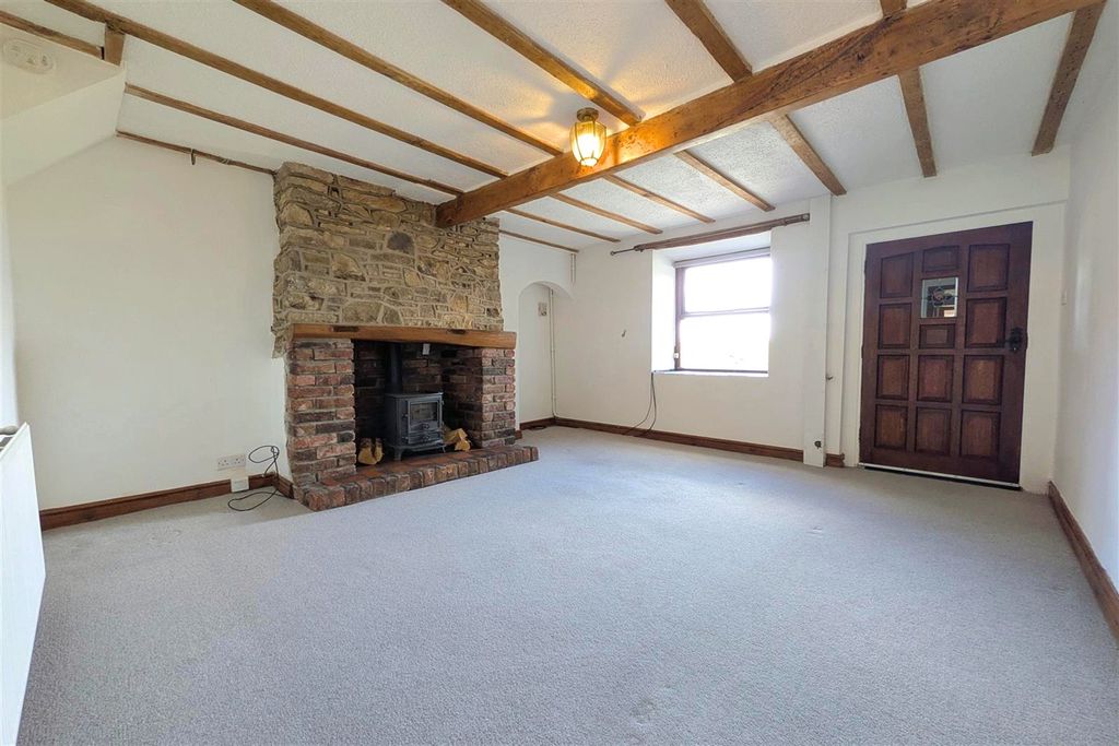 Property photo 3 of 11 Lounge