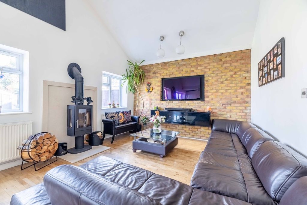 Property photo 2 of 21