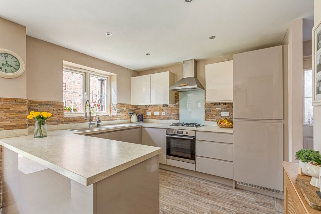 Property photo 3 of 20 Breakfast Kitchen