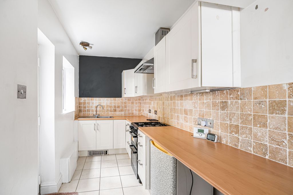 Property photo 3 of 23 Kitchen