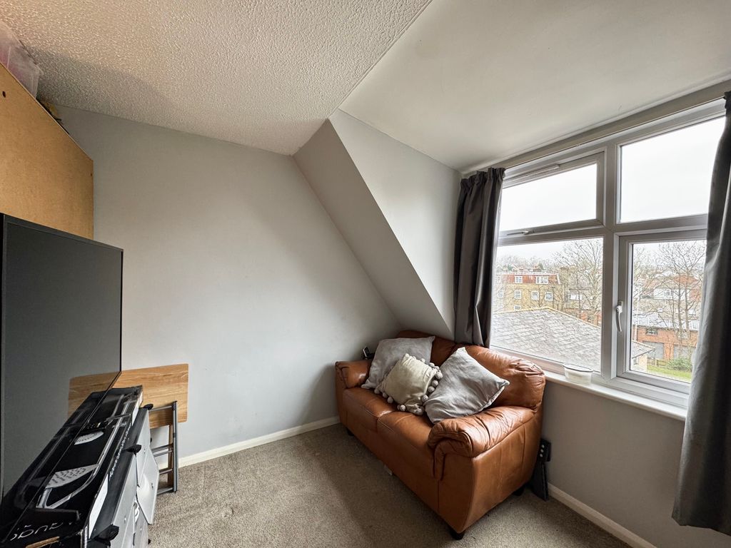 Property photo 3 of 5 Living Space