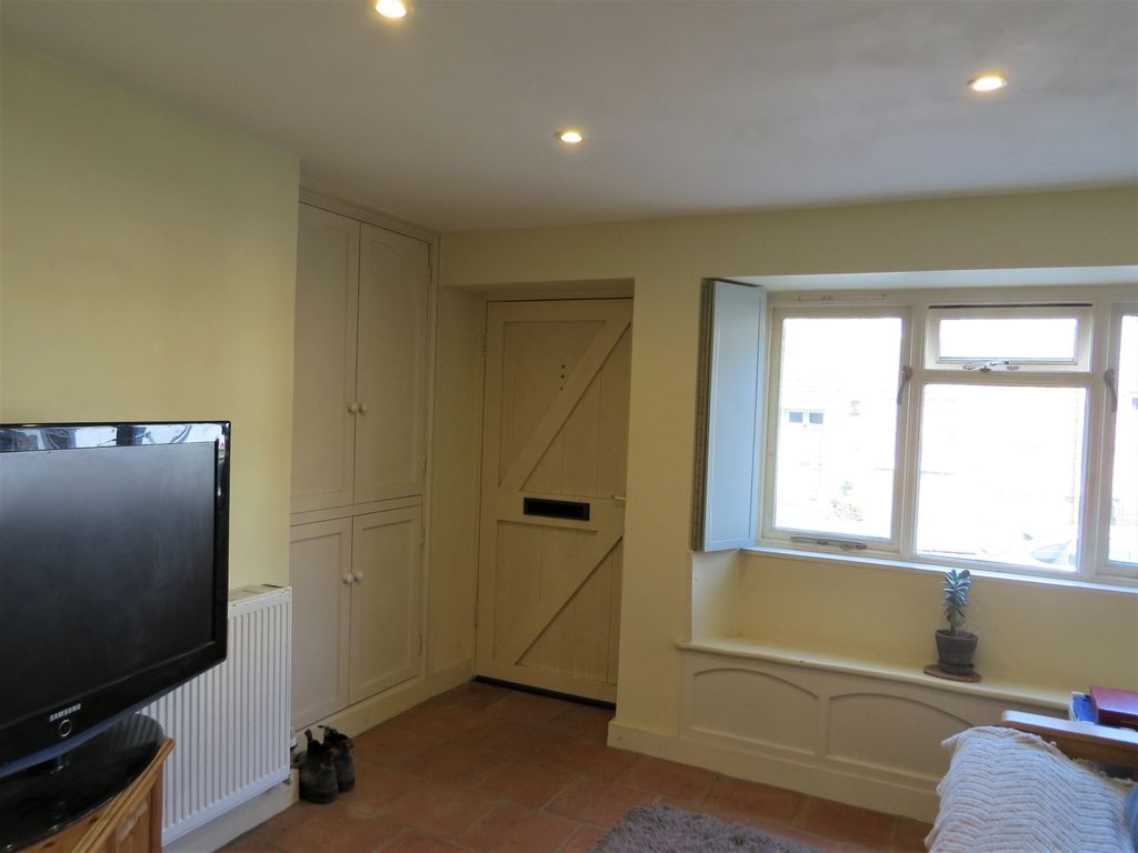 Property photo 2 of 9 Livingroom3
