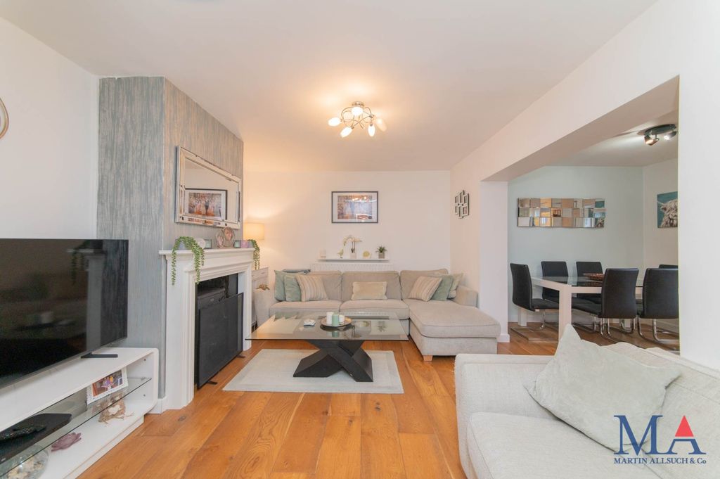 Property photo 2 of 35