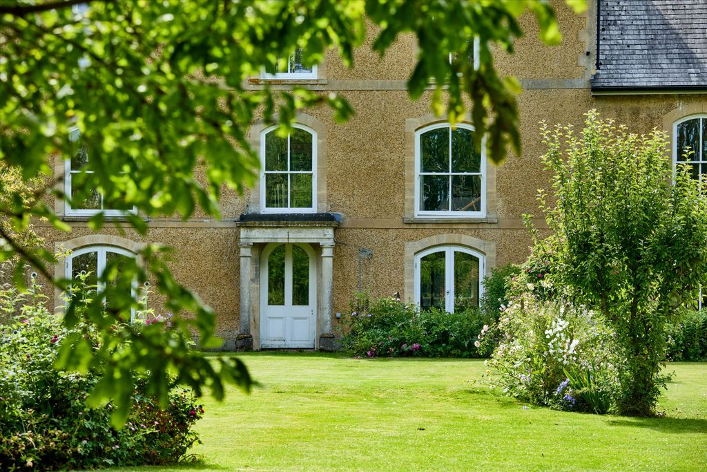 Property photo 2 of 17 Image