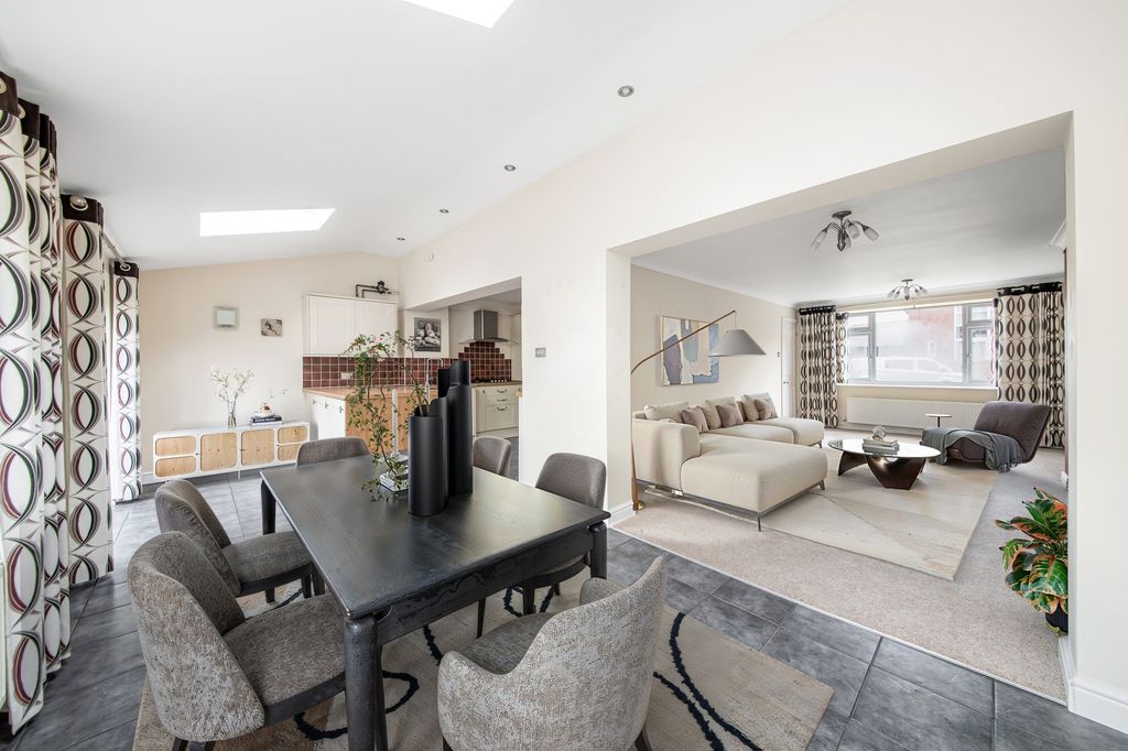 Property photo 3 of 36