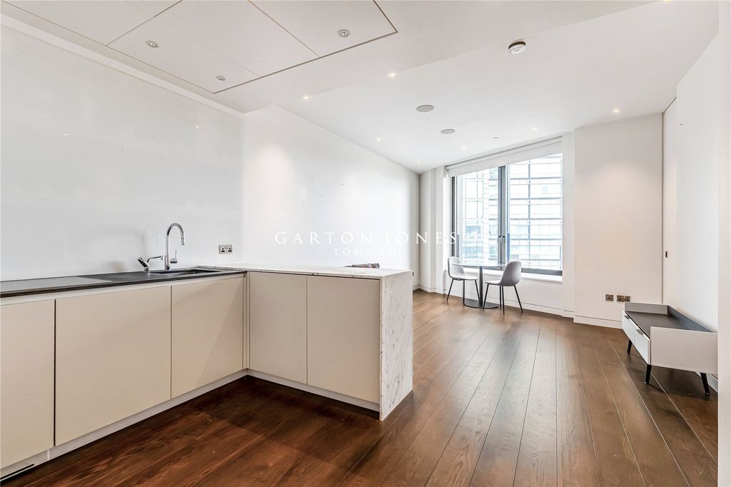 Property photo 2 of 16 Kitchen-Reception