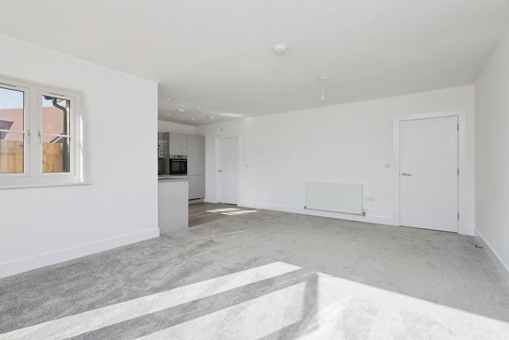 Property photo 3 of 16 Living/Kitchen/Diner