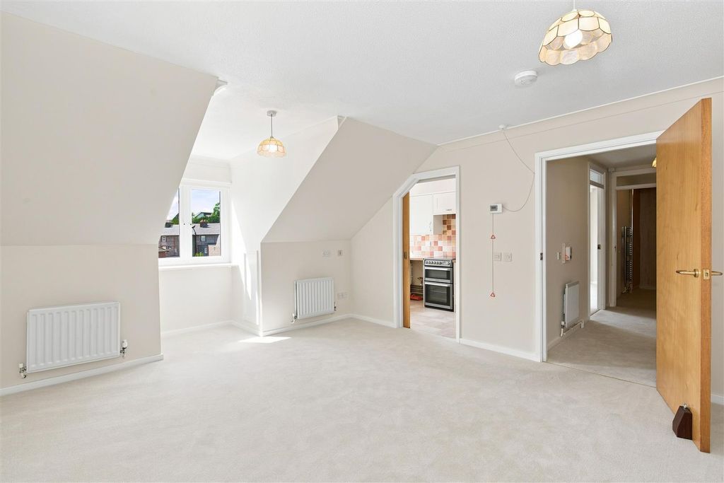 Property photo 3 of 19 34 Greyfriars Court14.Jpg