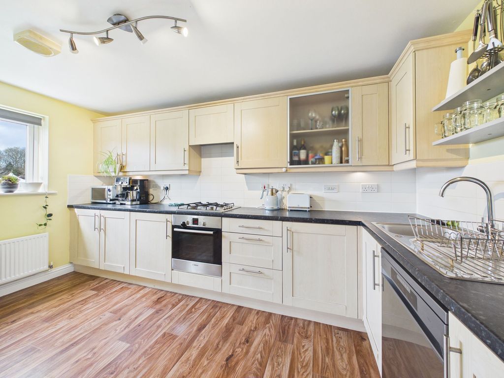 Property photo 2 of 22 Dining Kitchen