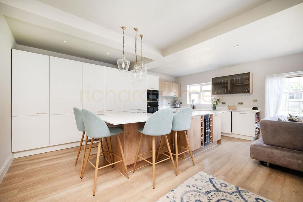 Property photo 2 of 20 W (3).Jpg