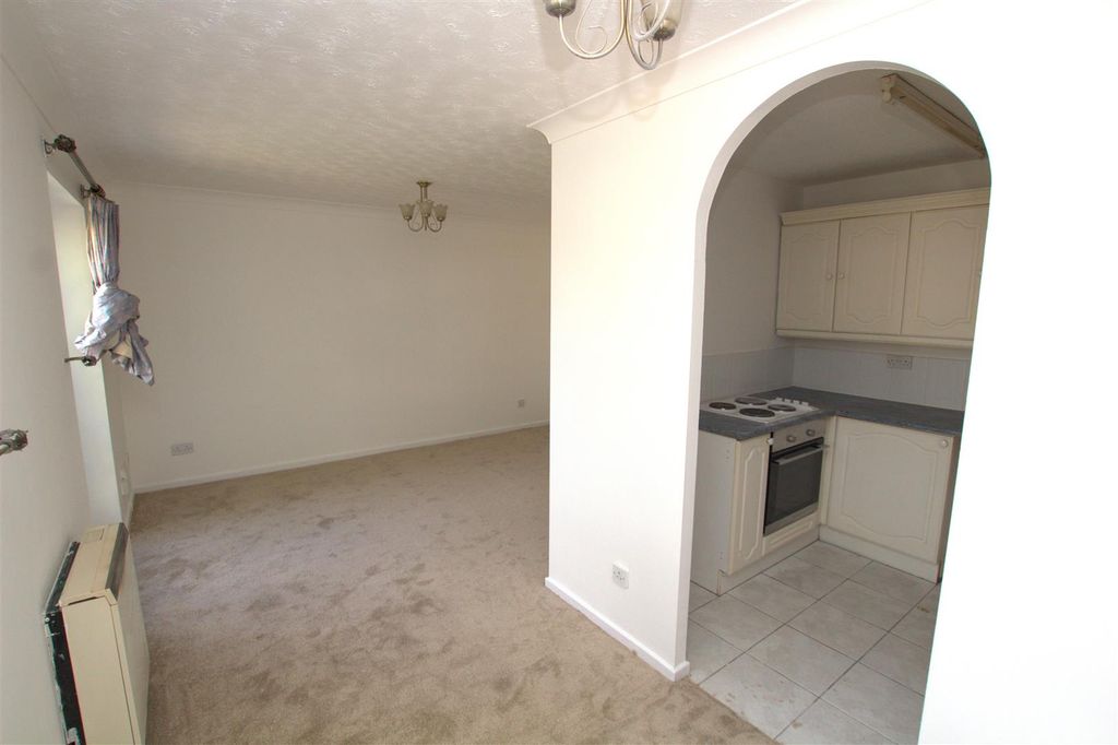 Property photo 3 of 8 Westmoreland Lounge 2.Jpg