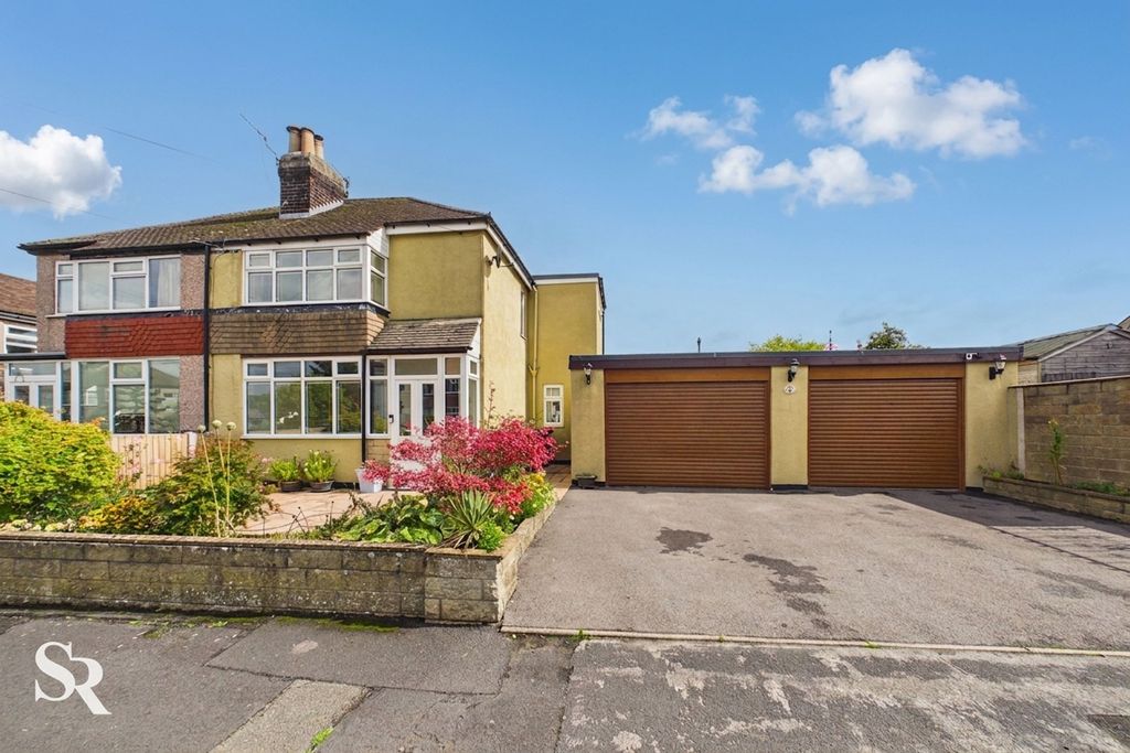 Property photo 1 of 32