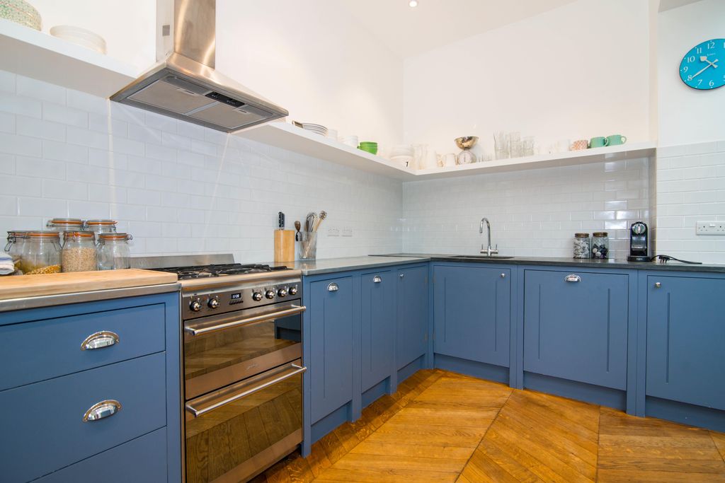 Property photo 3 of 17