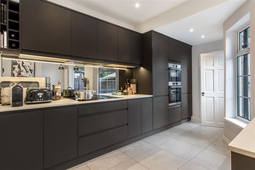 Property photo 3 of 28