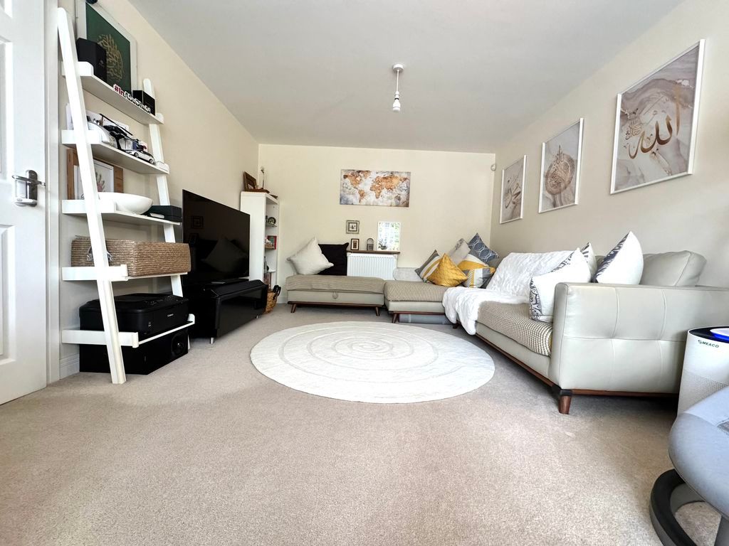Property photo 3 of 32 Photo 16