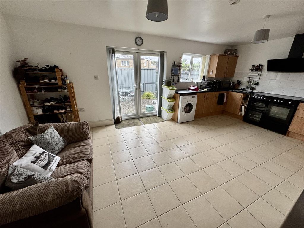 Property photo 3 of 18 Kitchen/Diner