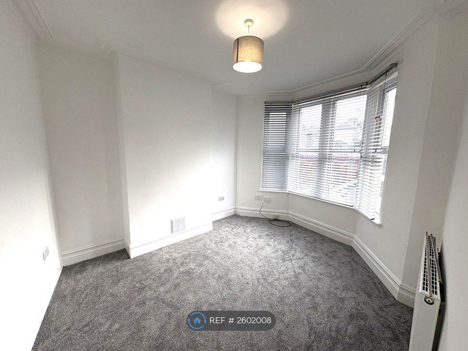 Property photo 2 of 16 Lounge