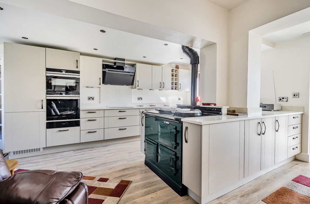 Property photo 2 of 38