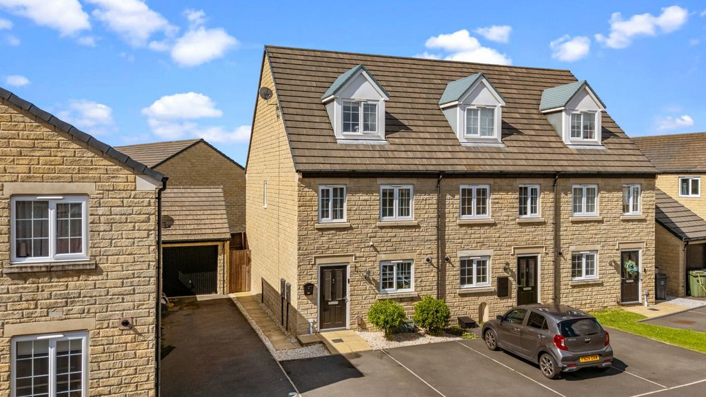 Property photo 1 of 32