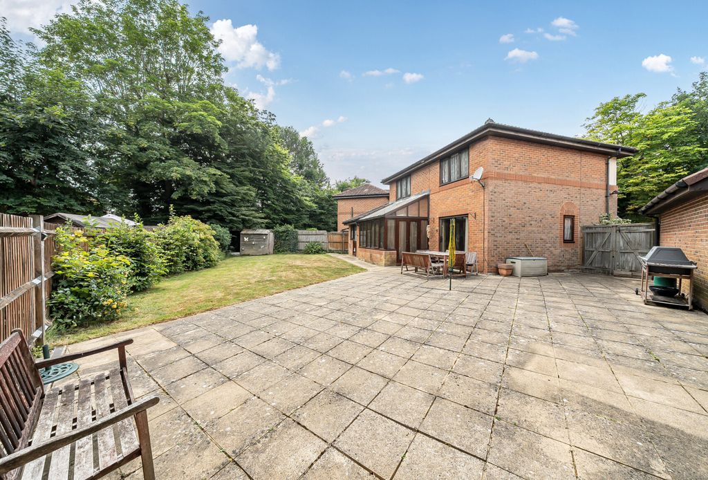 Property photo 1 of 16 1315967-17-685d85...