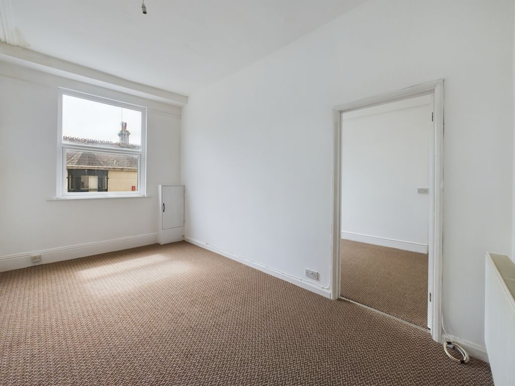 Property photo 3 of 13 Cam03974G0-Pr0025-Still003