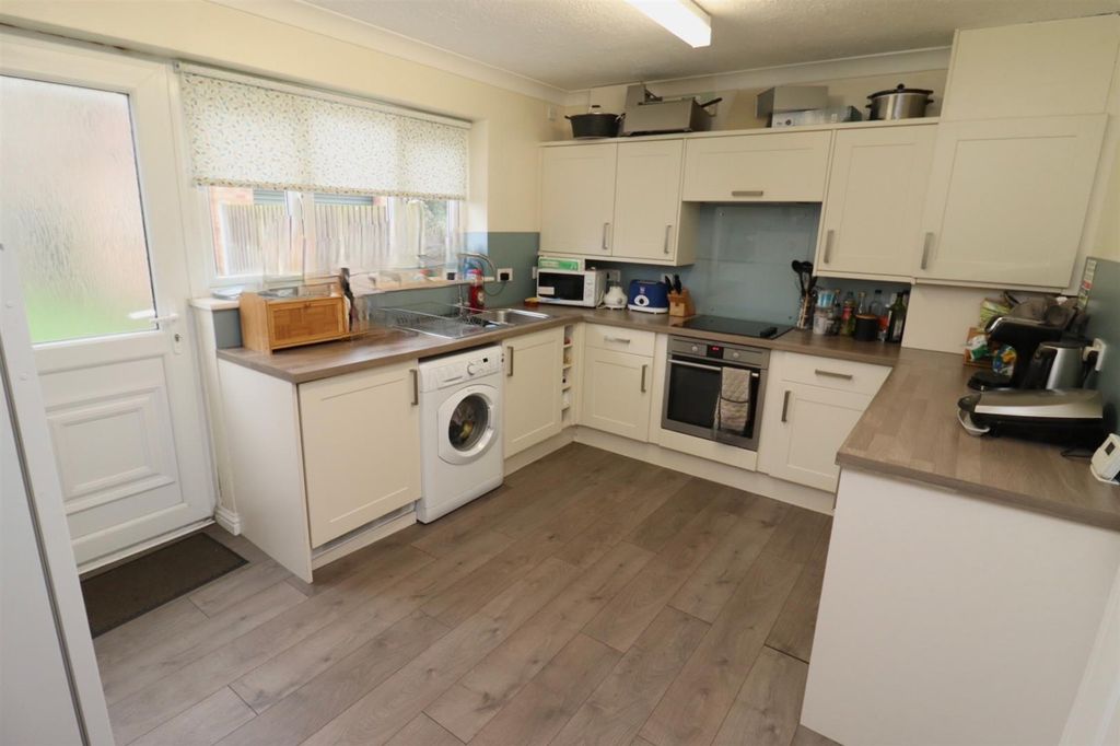 Property photo 2 of 9 Breakfast Kitchen