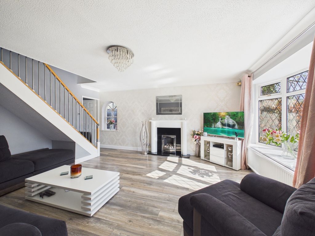 Property photo 2 of 17 Lounge