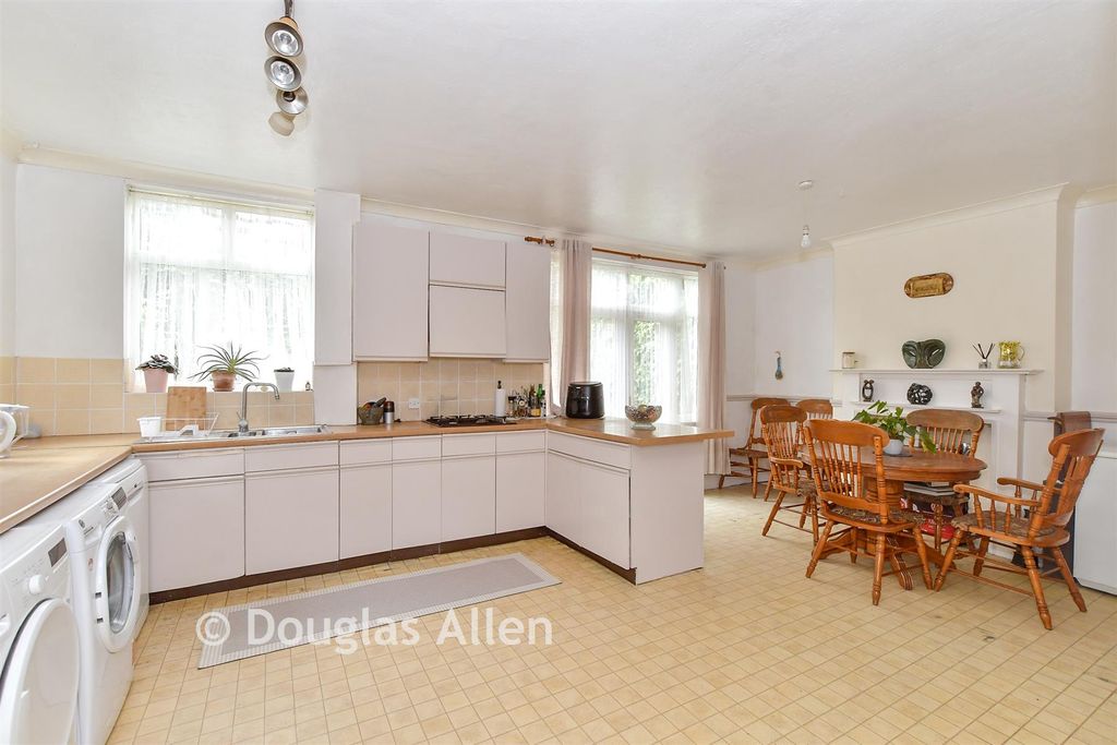 Property photo 3 of 13 Kitchen/ Dining Room