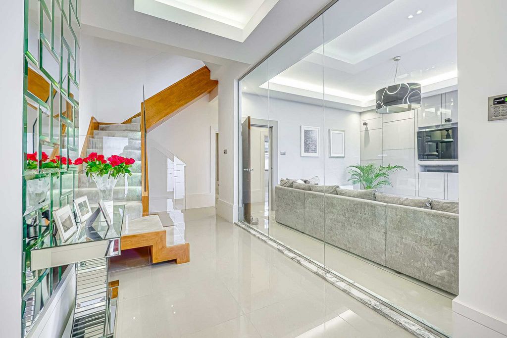 Property photo 2 of 48