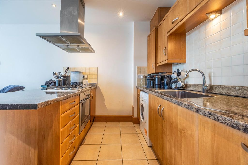 Property photo 3 of 9 Kitchen