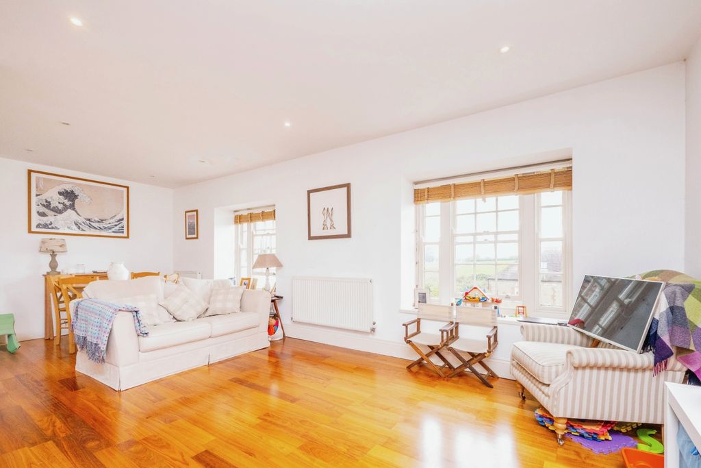 Property photo 3 of 17 Photography