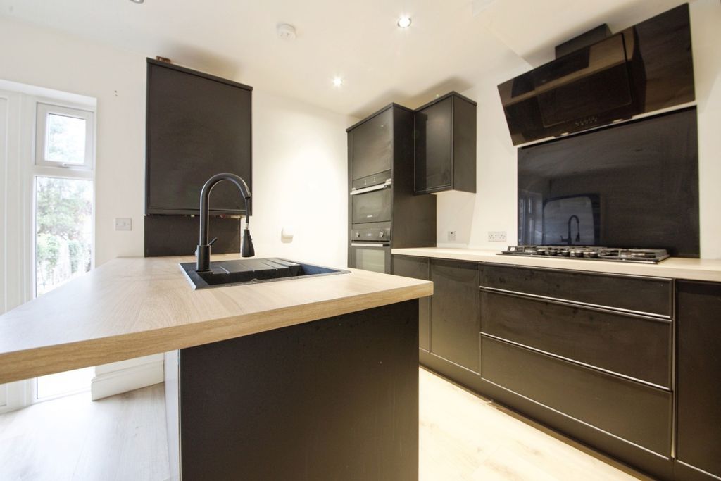 Property photo 3 of 17 Photo