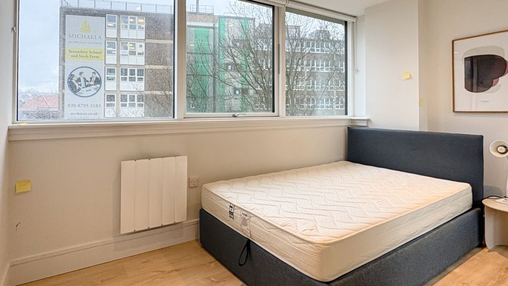 Property photo 3 of 16 Bedroom