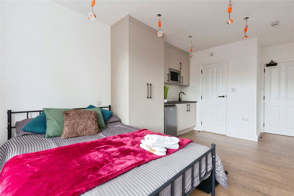 Property photo 1 of 12 Studio