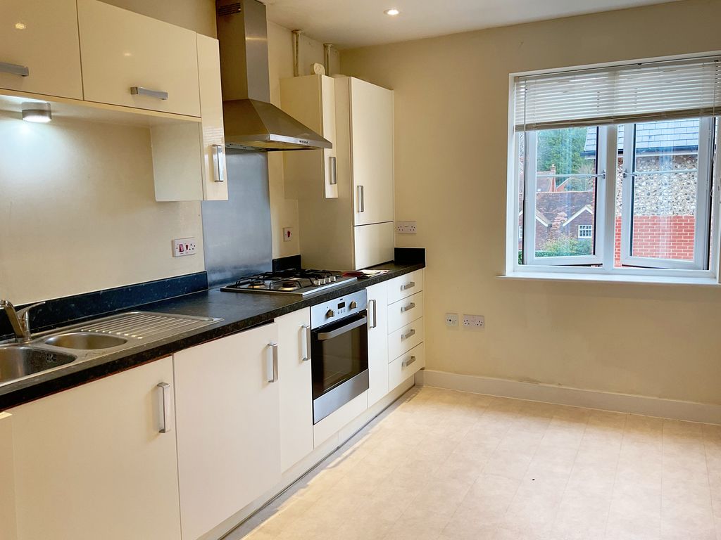 Property photo 2 of 8 Kitchen