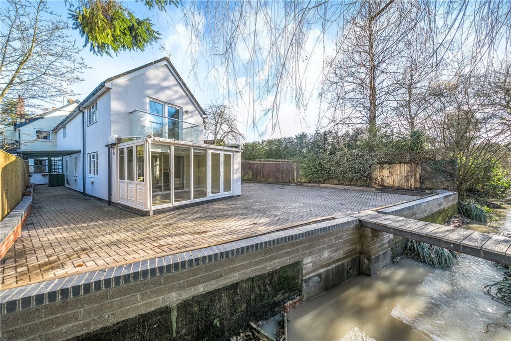 Property photo 3 of 21 Exterior