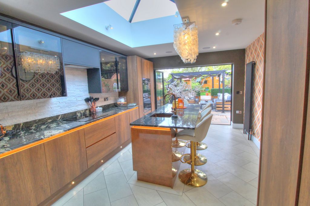 Property photo 3 of 21 Kitchen Breakfast Room