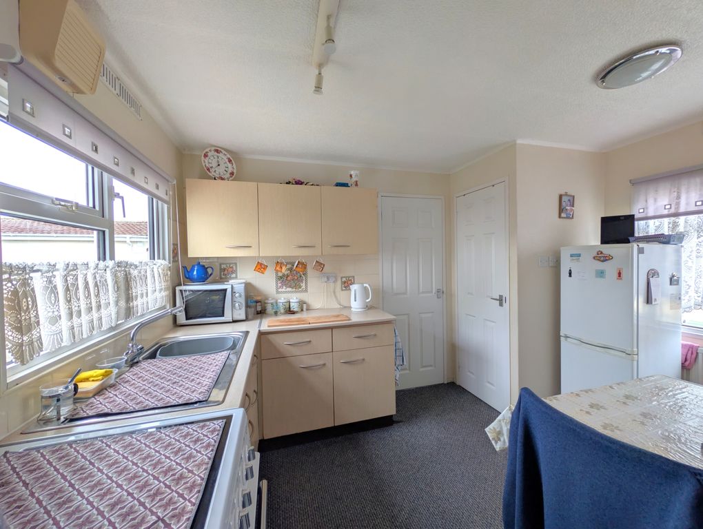 Property photo 3 of 13 Kitchen