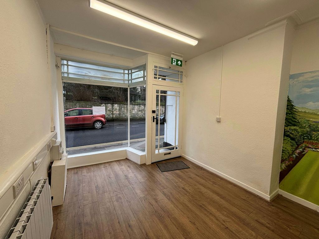 Property photo 2 of 4 Int.Jpg