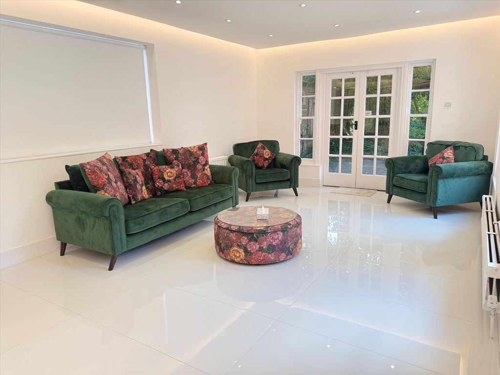 Property photo 3 of 18 Image