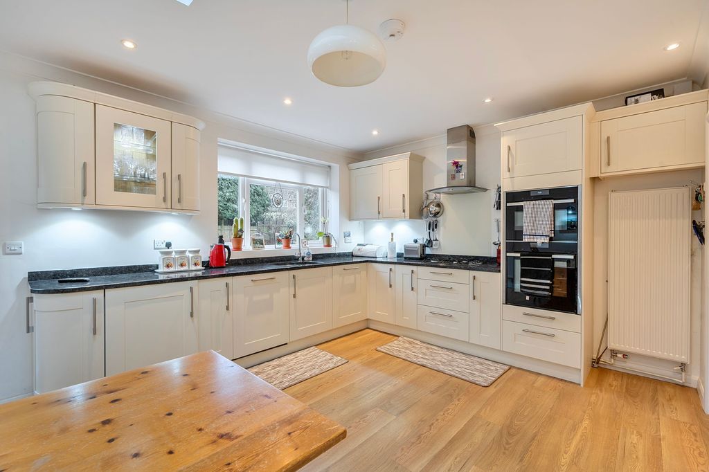 Property photo 2 of 23