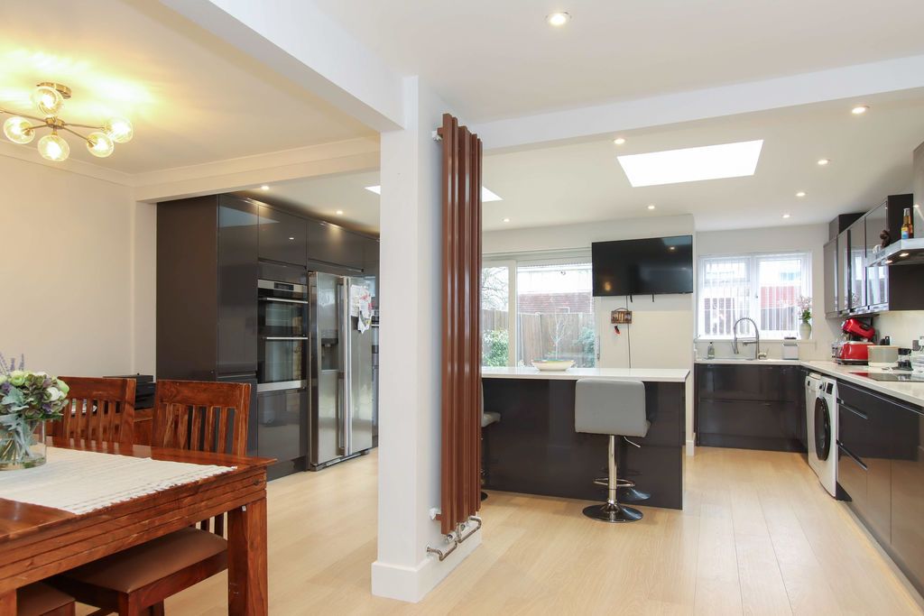 Property photo 1 of 16 Photo 13