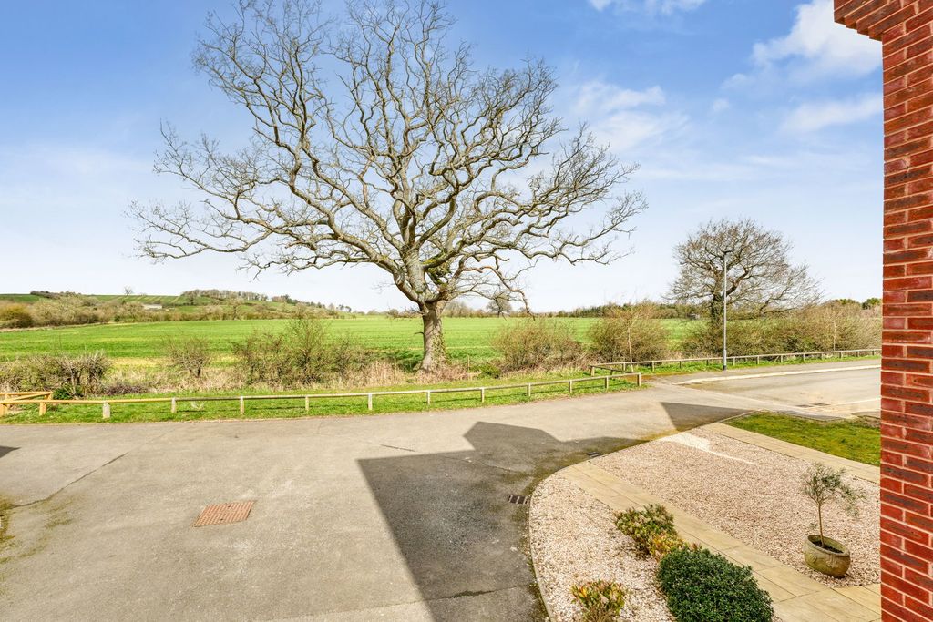 Property photo 3 of 29