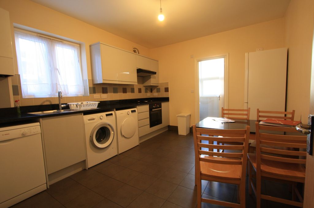 Property photo 1 of 2