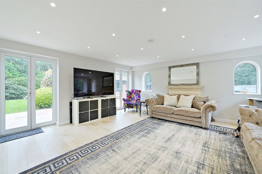 Property photo 3 of 27 Sitting Room
