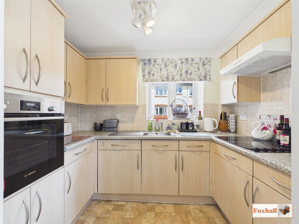 Property photo 3 of 21 Kitchen